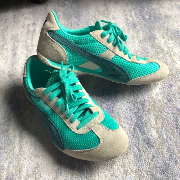 Puma Shoes - Retro Puma sneakers EUC!! 👟